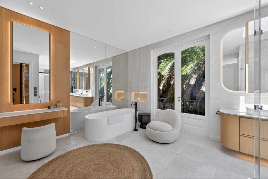 5 Bedroom Property for Sale in Fresnaye Western Cape